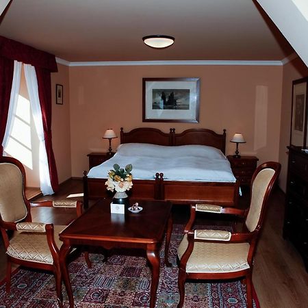 Hotel Zamek Stirin Velke Popovice Exterior photo